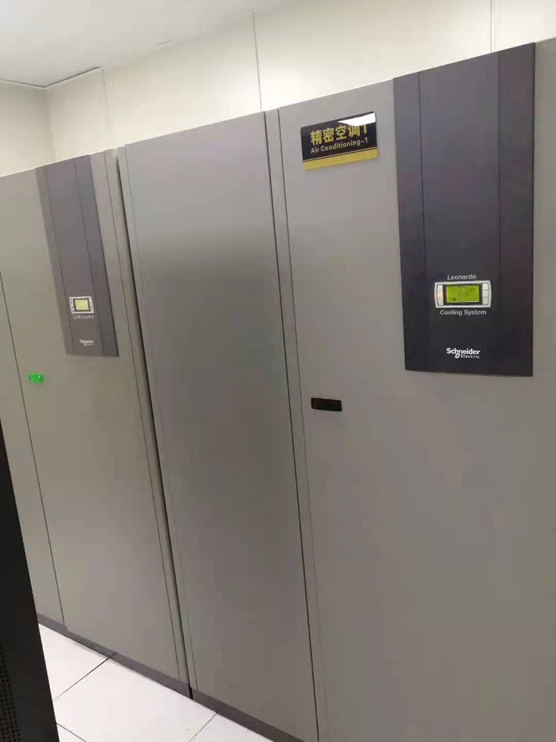 駐馬店某研究院-施耐德雷納多系列精密空調(diào)
